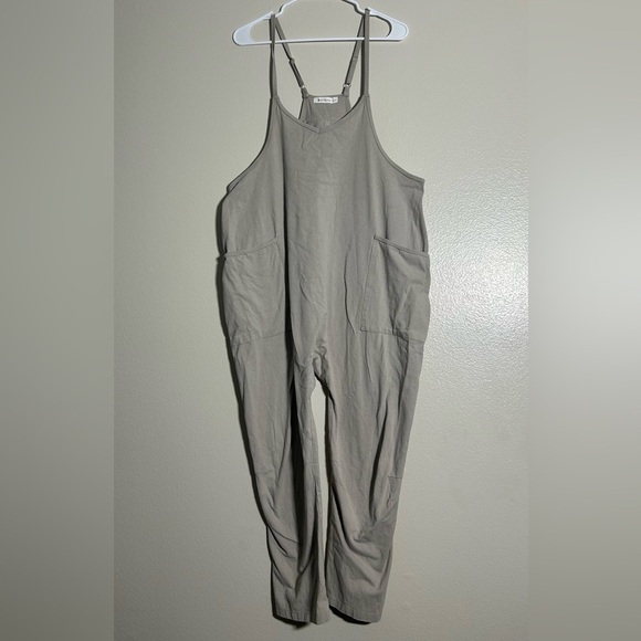 Amazon Oufeiya Stylish Gray Jumpsuit - Picture 1 of 5